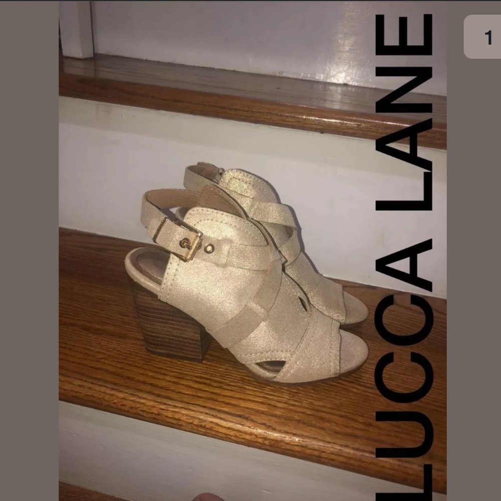 LUCCA LANE gold leather stacked heel sz 7.5